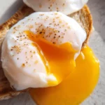 Poached Eggs {How to Poach an Egg}