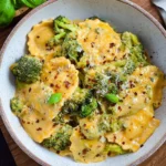 Cremige Ravioli Pfanne mit Brokkoli