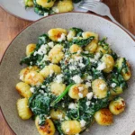 Gnocchi Pfanne mit Spinat und Feta - einfach & schnell