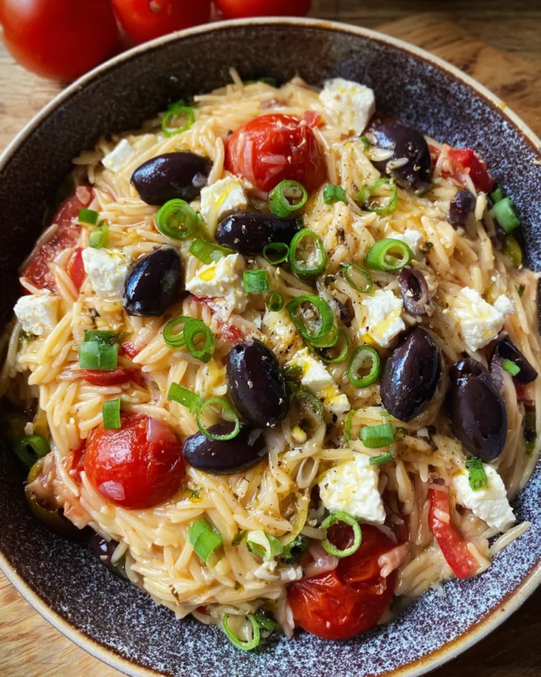 Griechische Reisnudeln mit Tomaten, Feta und Oliven