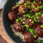 Hackfleischbällchen aus der Pfanne in Sesam-Teriyaki-Sauce (einfaches Rezept)