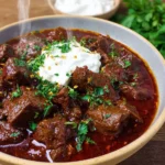 Omas Gulasch Rezept: 1 Stunde köcheln, umwerfend!